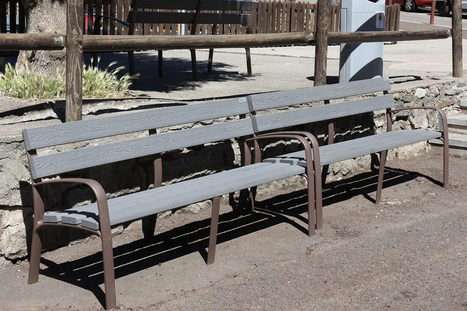 Banco ECOCITY en plástico reciclado · Color gris personalizado