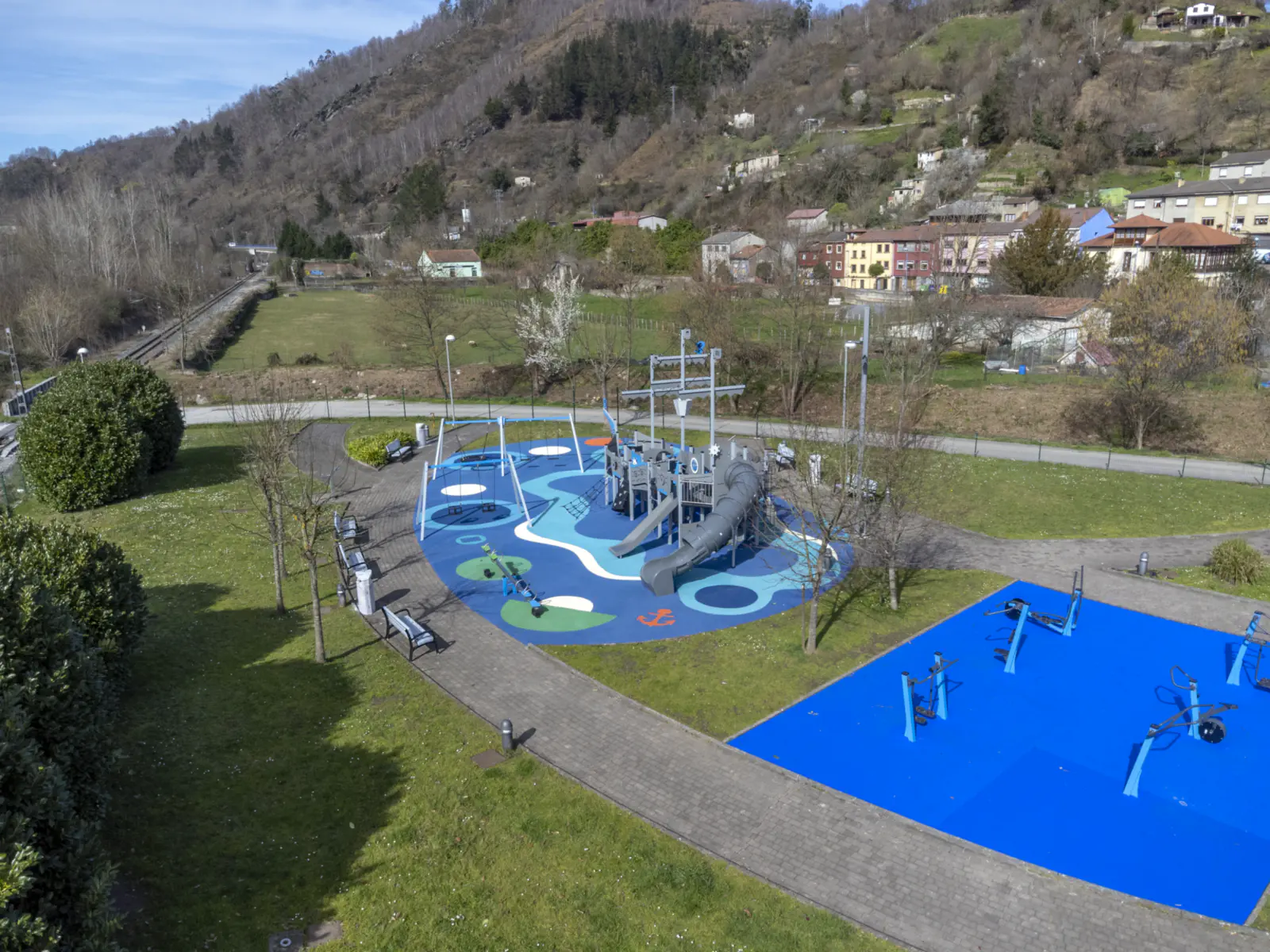 Bancos y papeleras para zonas infantiles