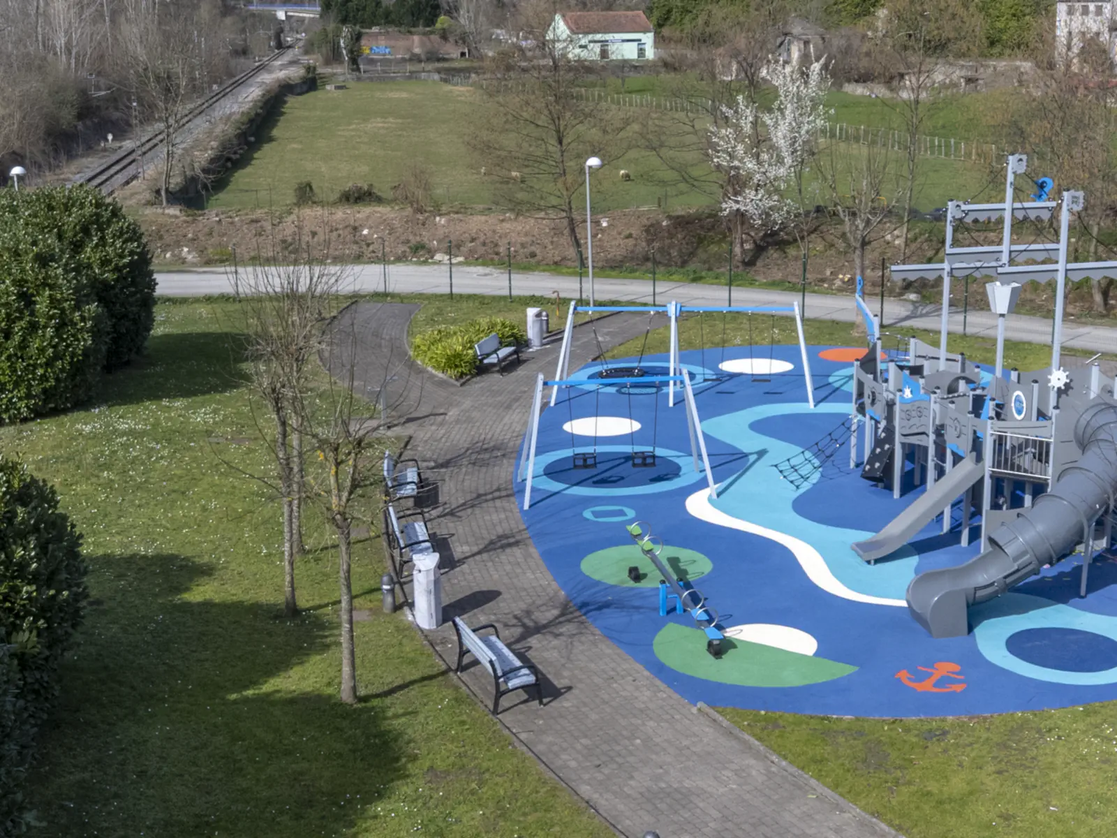 Bancos y papeleras para zonas infantiles Bancos y papeleras para zonas infantiles