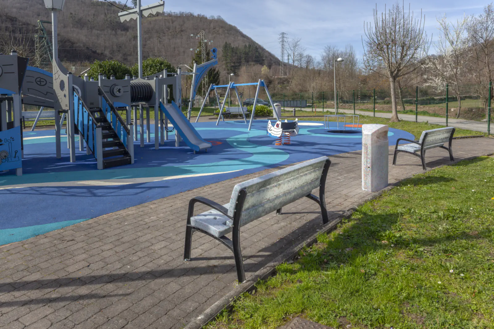 Bancos y papeleras para zonas infantiles Bancos y papeleras para zonas infantiles