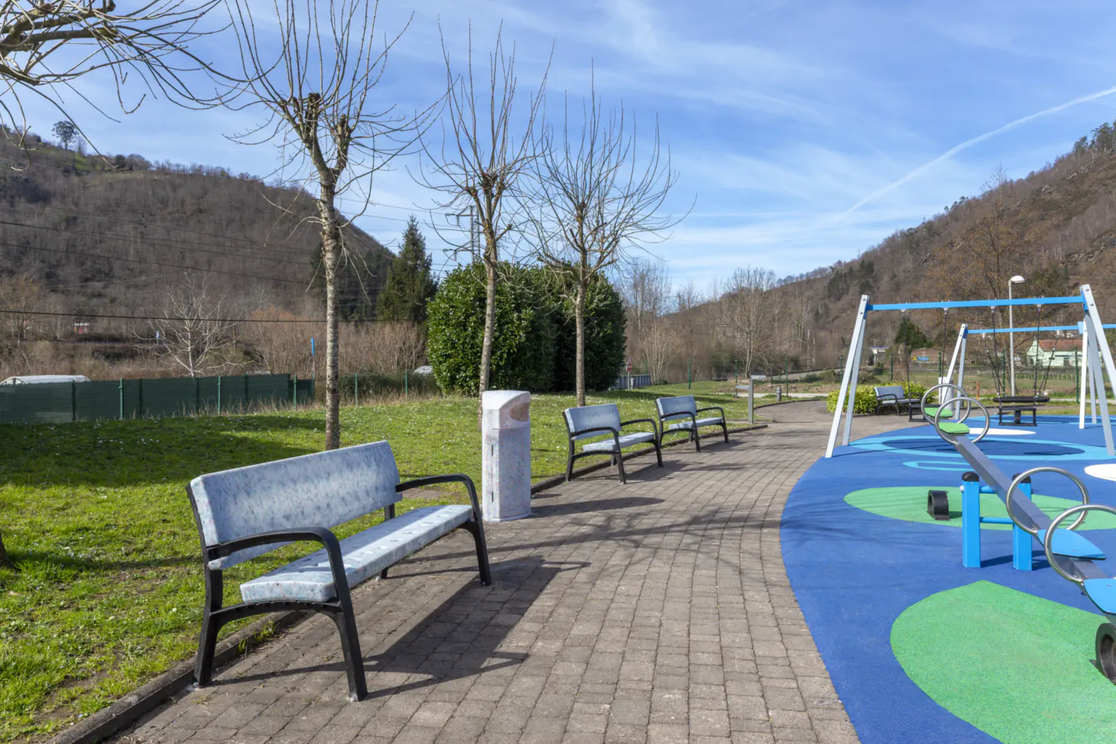 Bancos y papeleras para zonas infantiles Bancos y papeleras para zonas infantiles