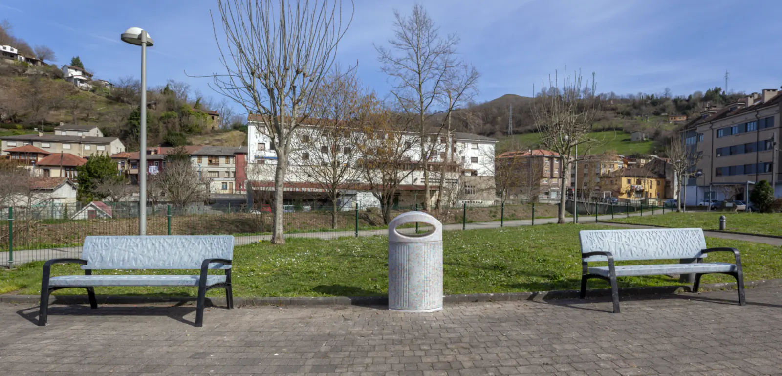 Bancos y papeleras para zonas infantiles Bancos y papeleras para zonas infantiles
