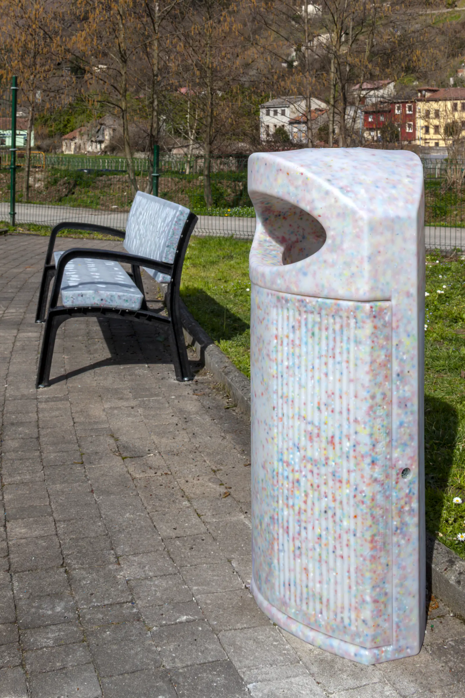 Bancos y papeleras para zonas infantiles Bancos y papeleras para zonas infantiles