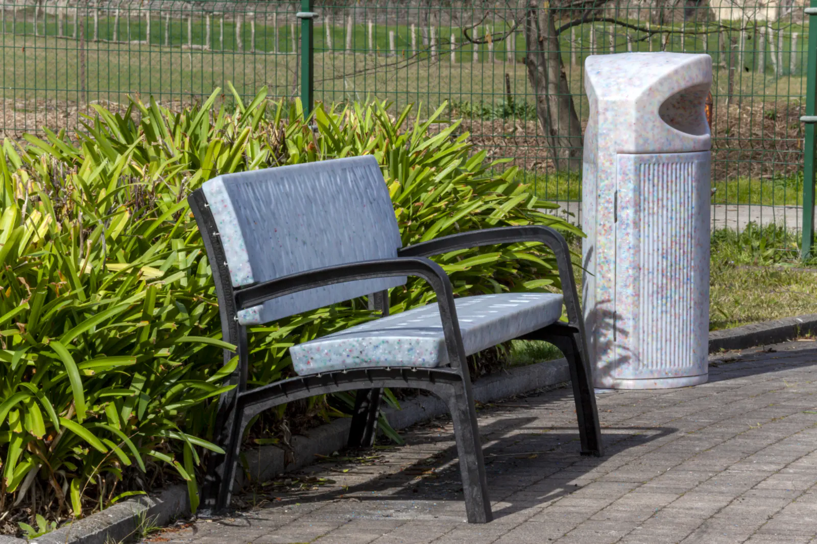 Bancos y papeleras para zonas infantiles Bancos y papeleras para zonas infantiles