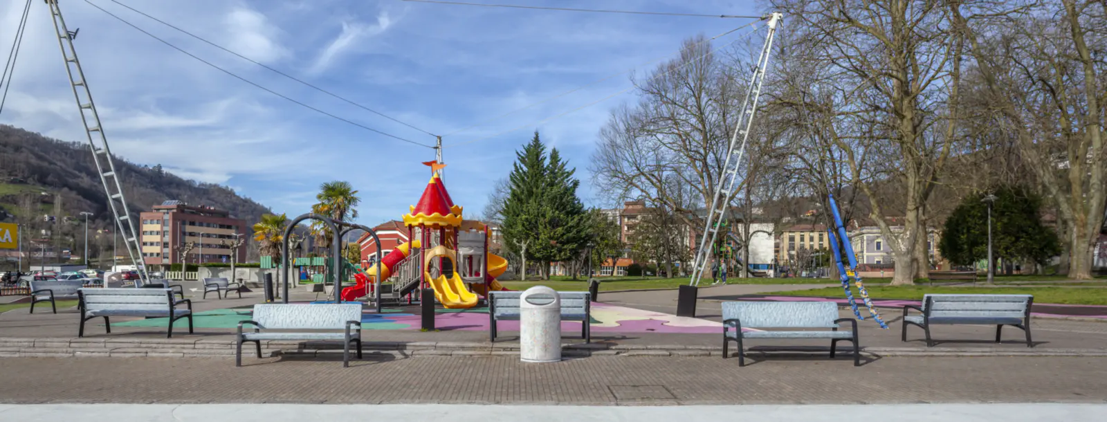 Bancos y papeleras para zonas infantiles