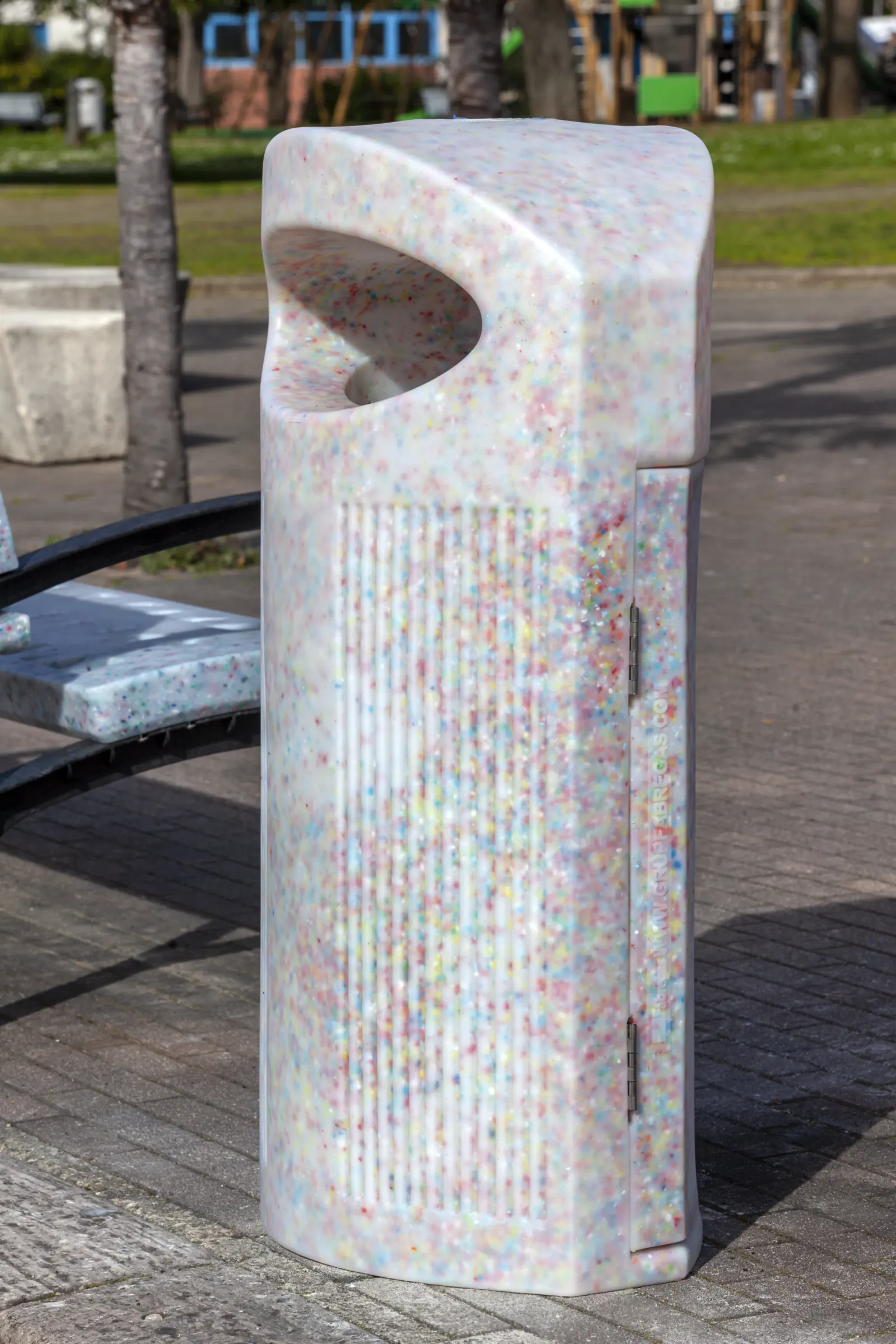 Bancos y papeleras para zonas infantiles Bancos y papeleras para zonas infantiles