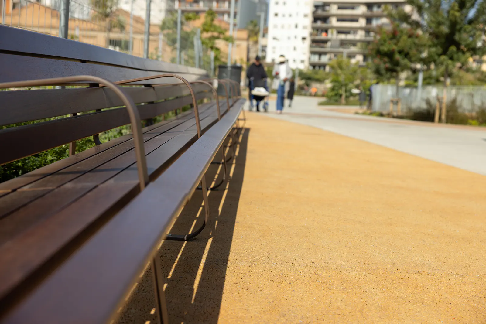 Bancos y sillas Marina Mar en el nuevo parque de Can Batlló Bancos y sillas Marina Mar en el nuevo parque de Can Batlló