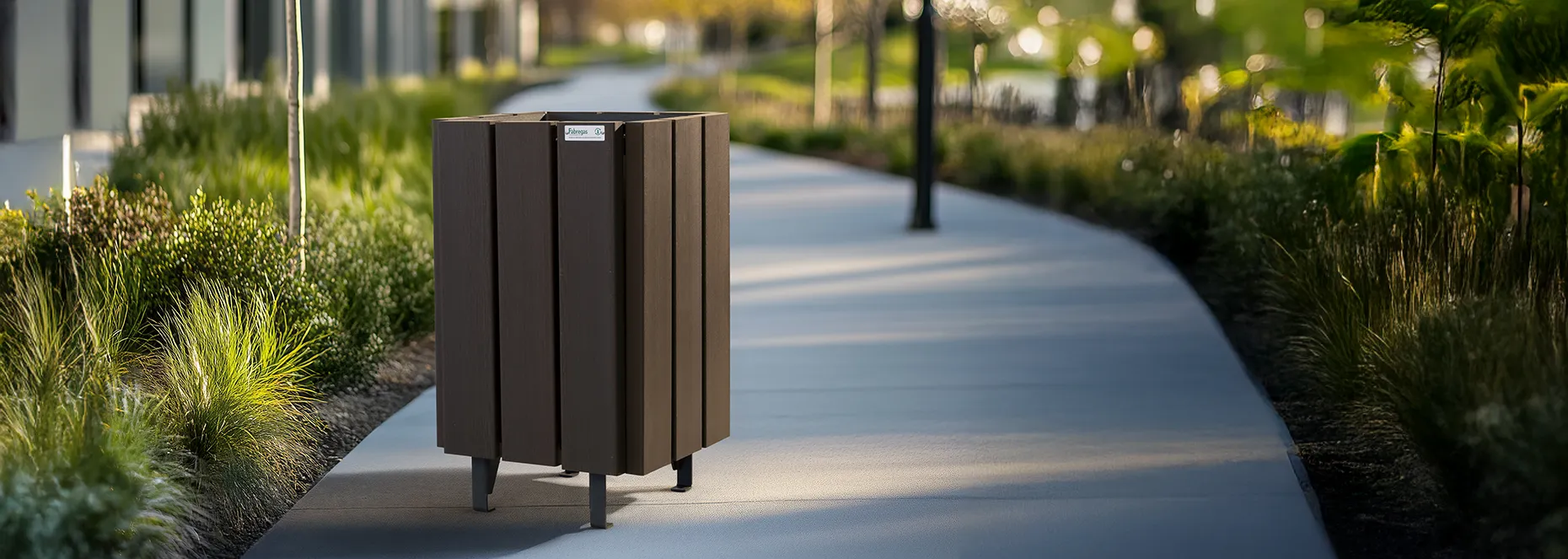 Nuevas papeleras creadas con materiales reciclados