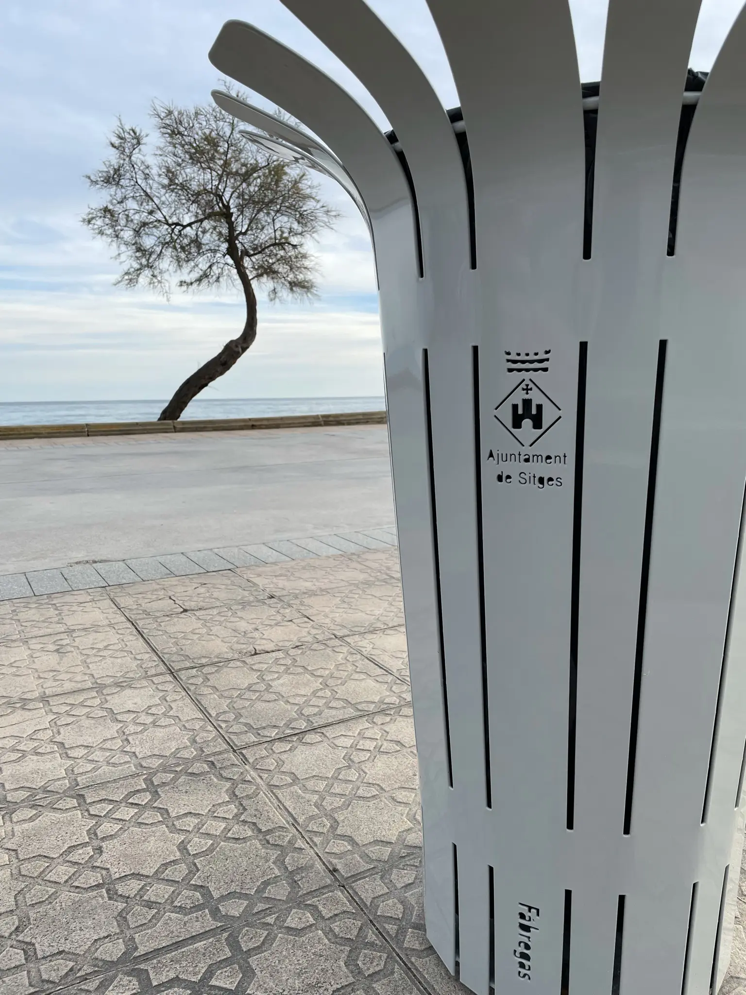 Papeleras de acero para paseo marítimo