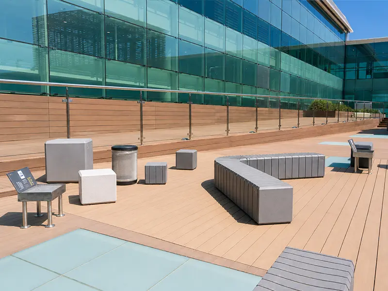 Zona exterior per a fumadors – Aeroport de Barcelona